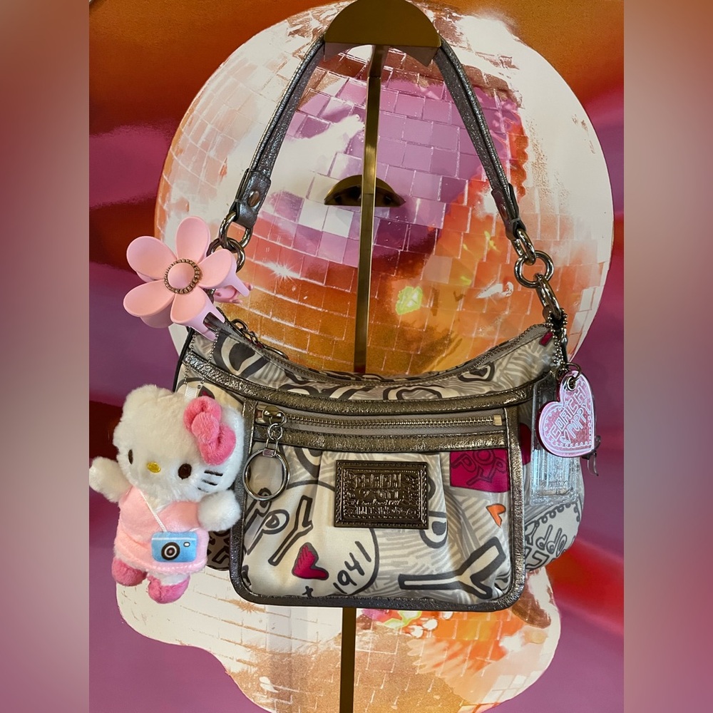 COACH Poppy Graffiti Hearts Print Shoulder Bag WITH UNBRANDED Accessories